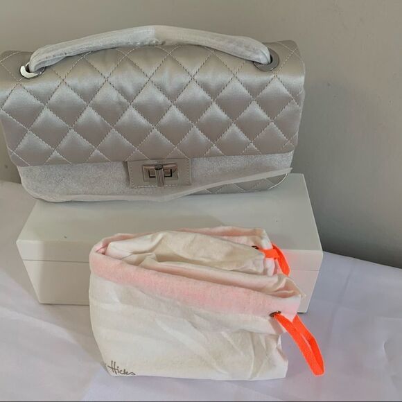 India Hicks Countess Bag - Silver - NWT - Picture 1 of 10